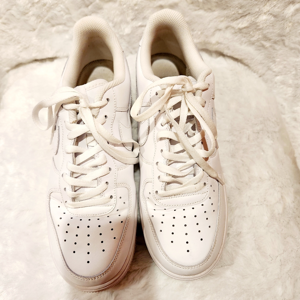 Nike Classic White Size 10 Low-Top Sneakers with Perforated Design